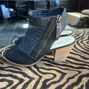 Paul Green Heeled Boots Black and Tan with Textured Leather